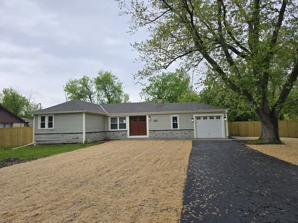 2524 Gray Ct, Waukegan, IL 60085