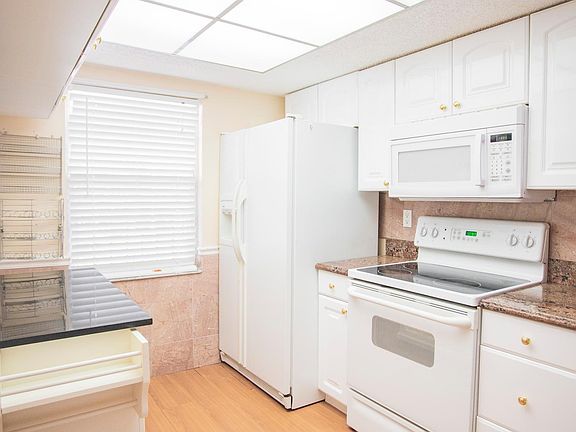 2nd image of 2635 Woodgate Ln