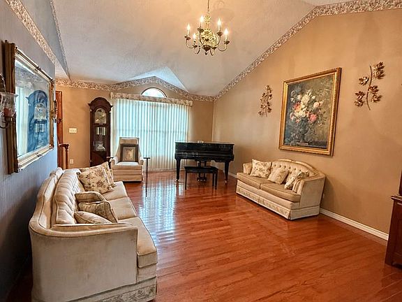 2nd image of 38 Retton Cir