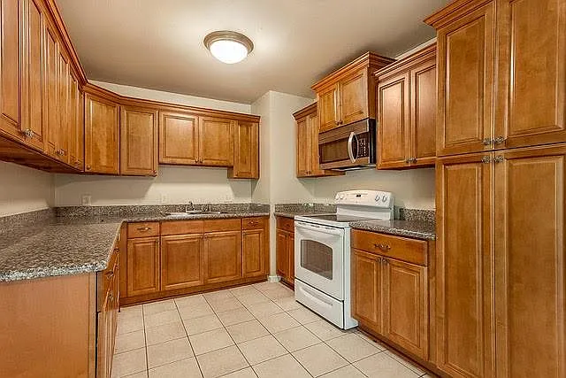 207 Walnut St — Photo 3