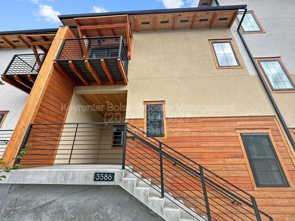 3586 N Adams St, Garden City, ID 83714
