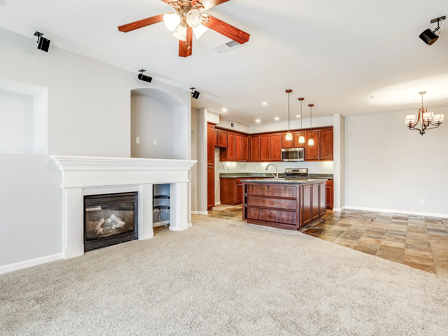 3 bed, 1548 sqft, $3,700 — Photo 3