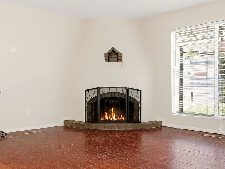 9817 Mary Ellen Pl NE — Photo 23