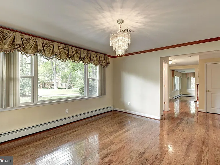 929 Woburn Ct — Photo 7