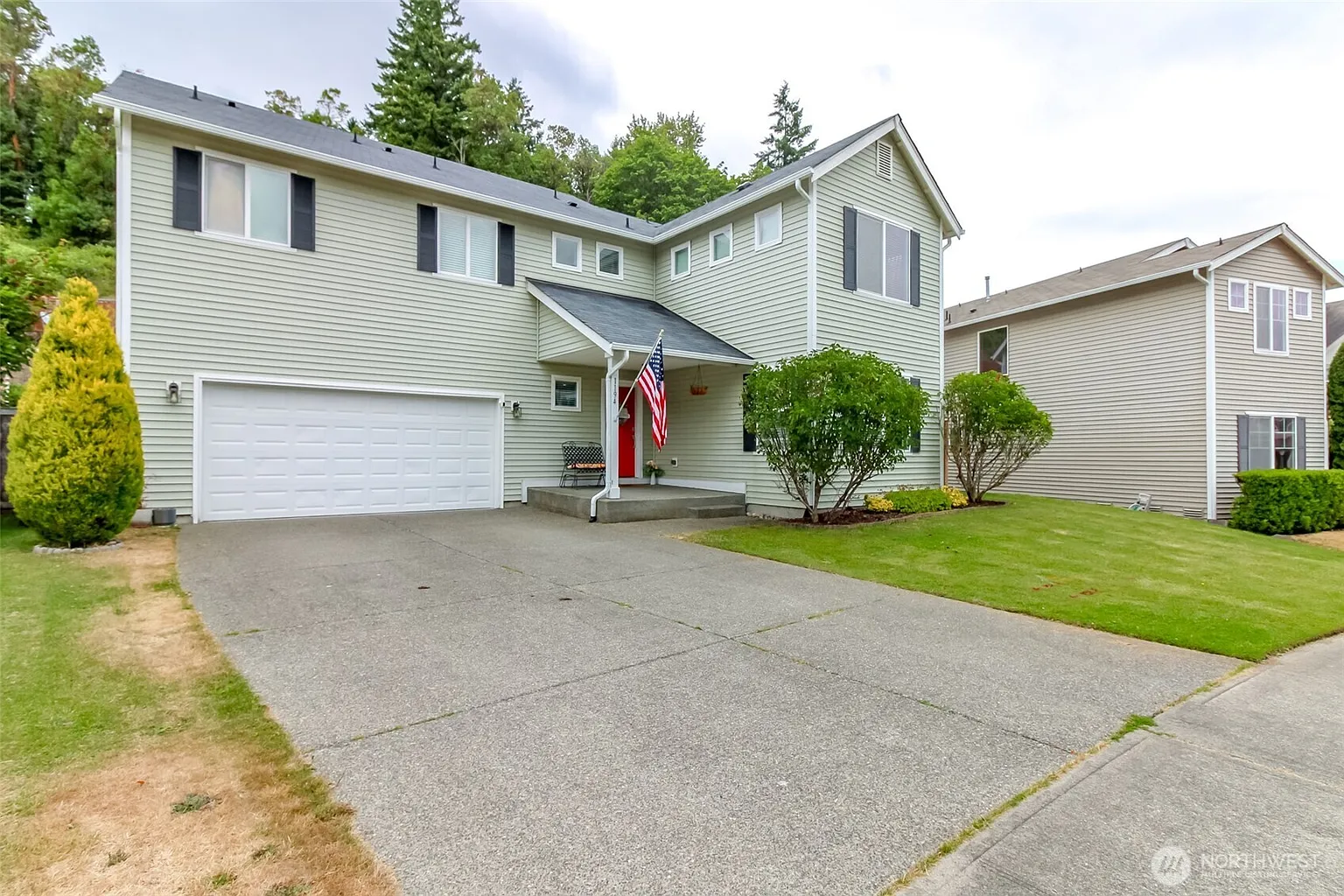 1194 Swan Loop photo 1