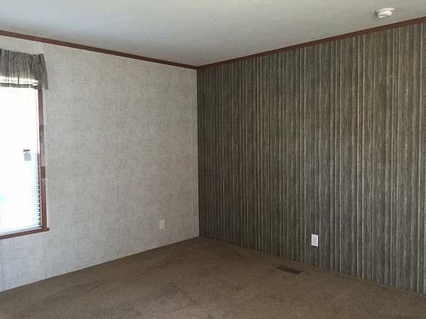 Spcious living area with accent wall