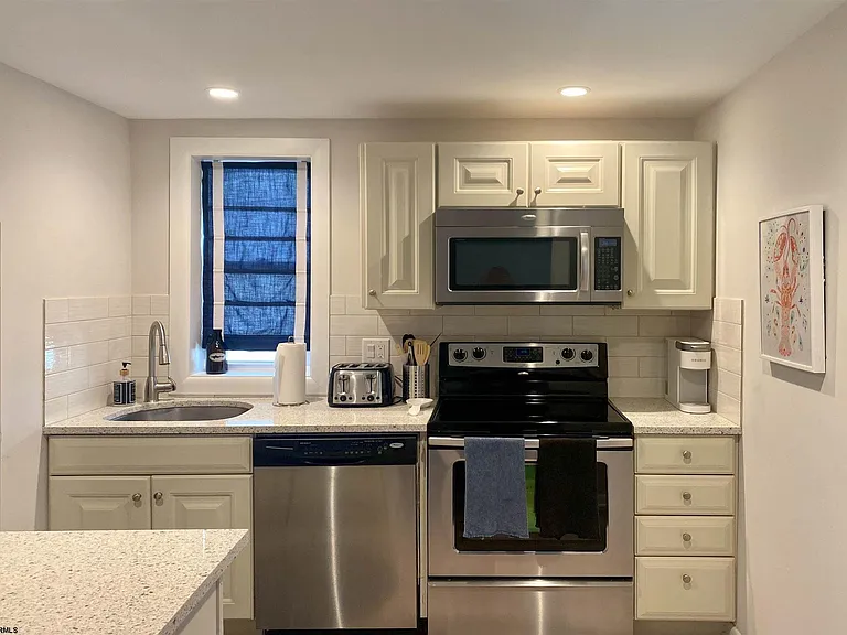 107 N Newark Ave — Photo 3
