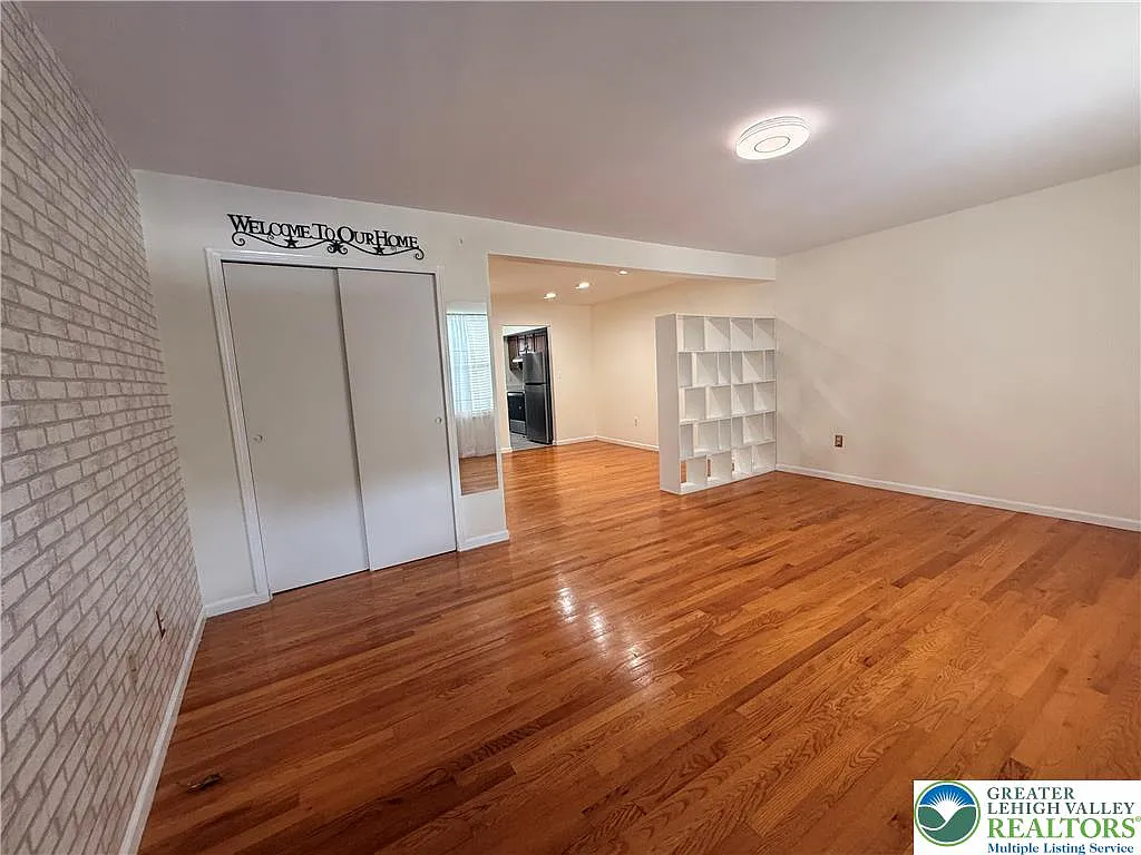 2 bed, 1.5 bath, 1425 sqft, $1,950 — Photo 2