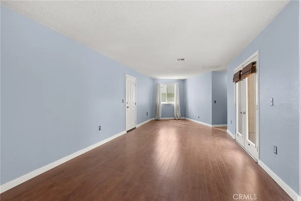 3 bed, 1443 sqft, $3,300 — Photo 4