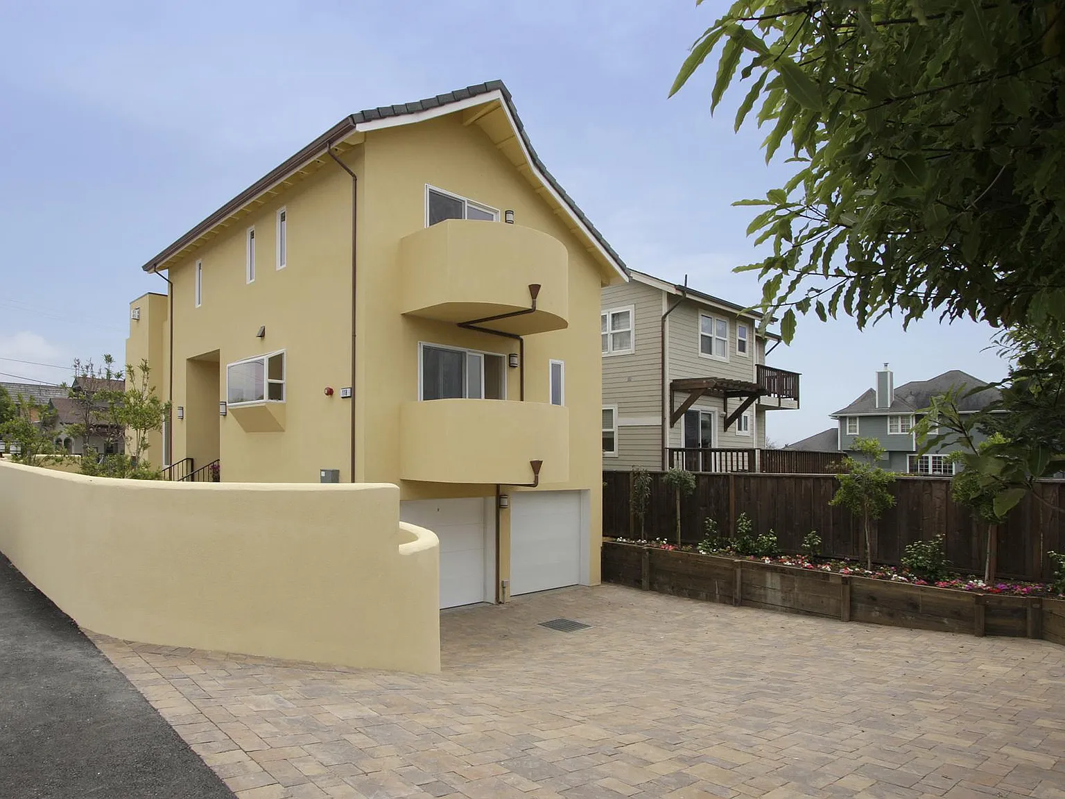 118 Alameda Ave — Photo 2
