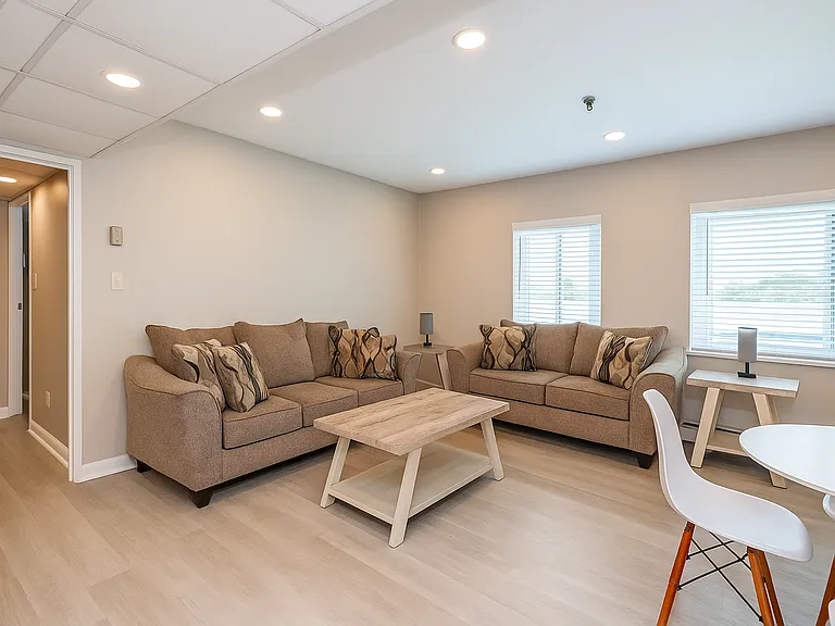 Pleasantwood Apartments and Townhomes — Photo 3