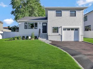 9 Cheshire Rd, Inwood, NY 11096