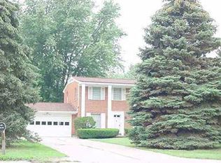 6190 S Fenton Rd, Flint, MI 48507