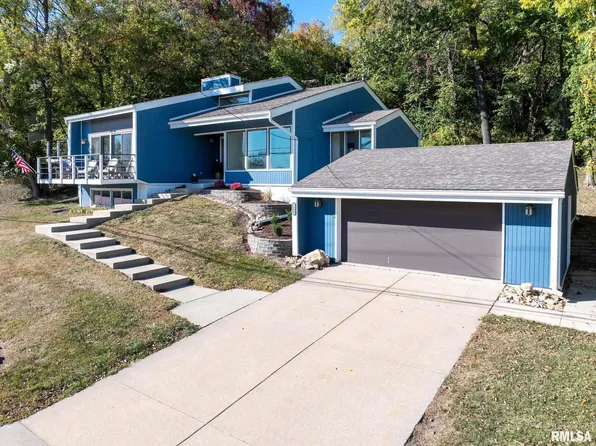 2604 Valley Dr, Le Claire, IA 52753