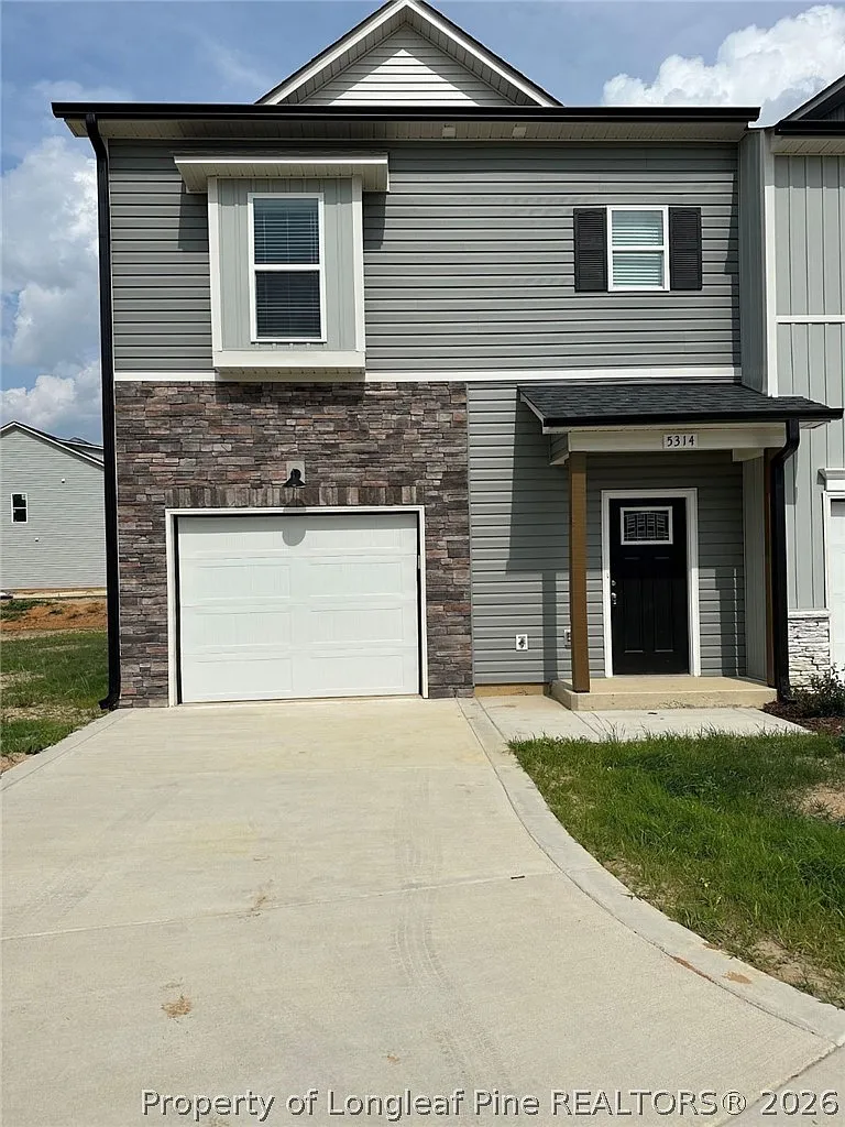 4 bed, 2.5 bath, 1709 sqft, $1,995 — Photo 2