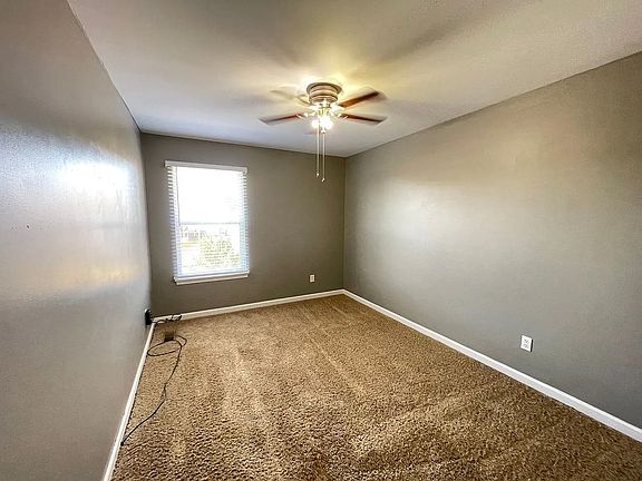 5th image of 731 Hyde Dr