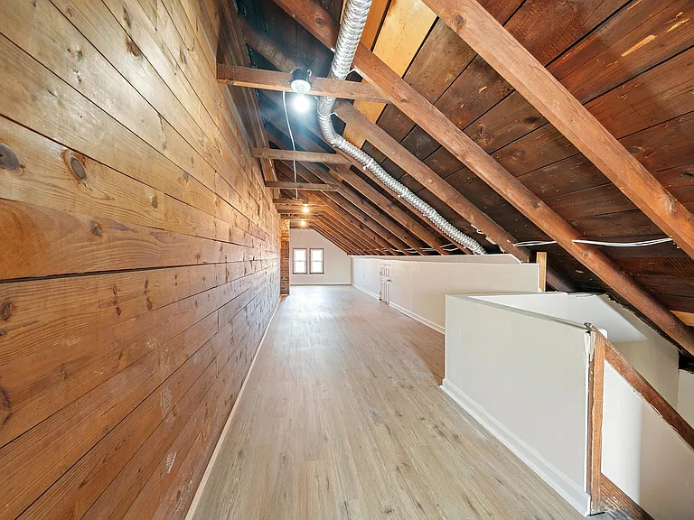 685 E Whittier St — Photo 22