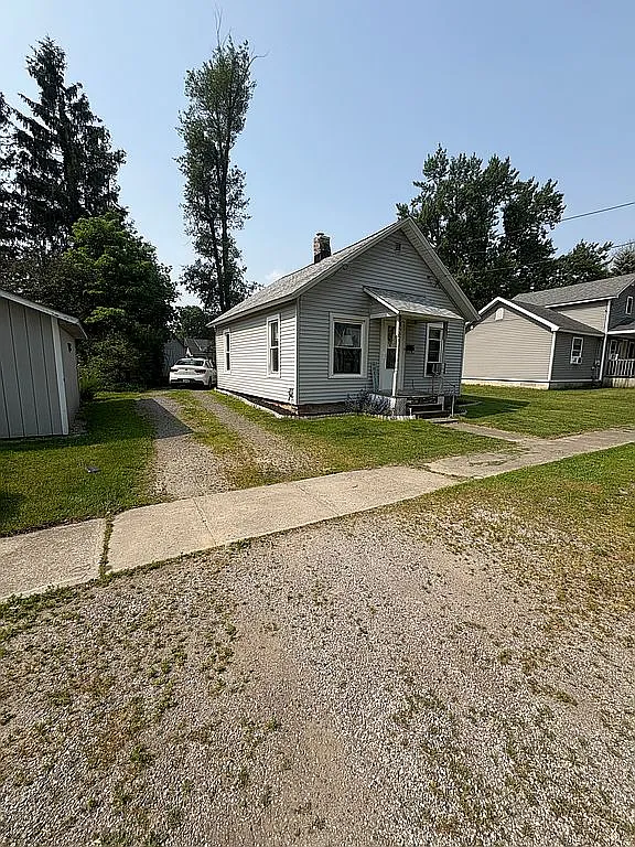 230 E Chestnut St photo 1