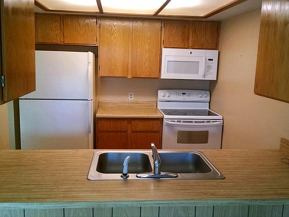 Open kitche with all appliaces