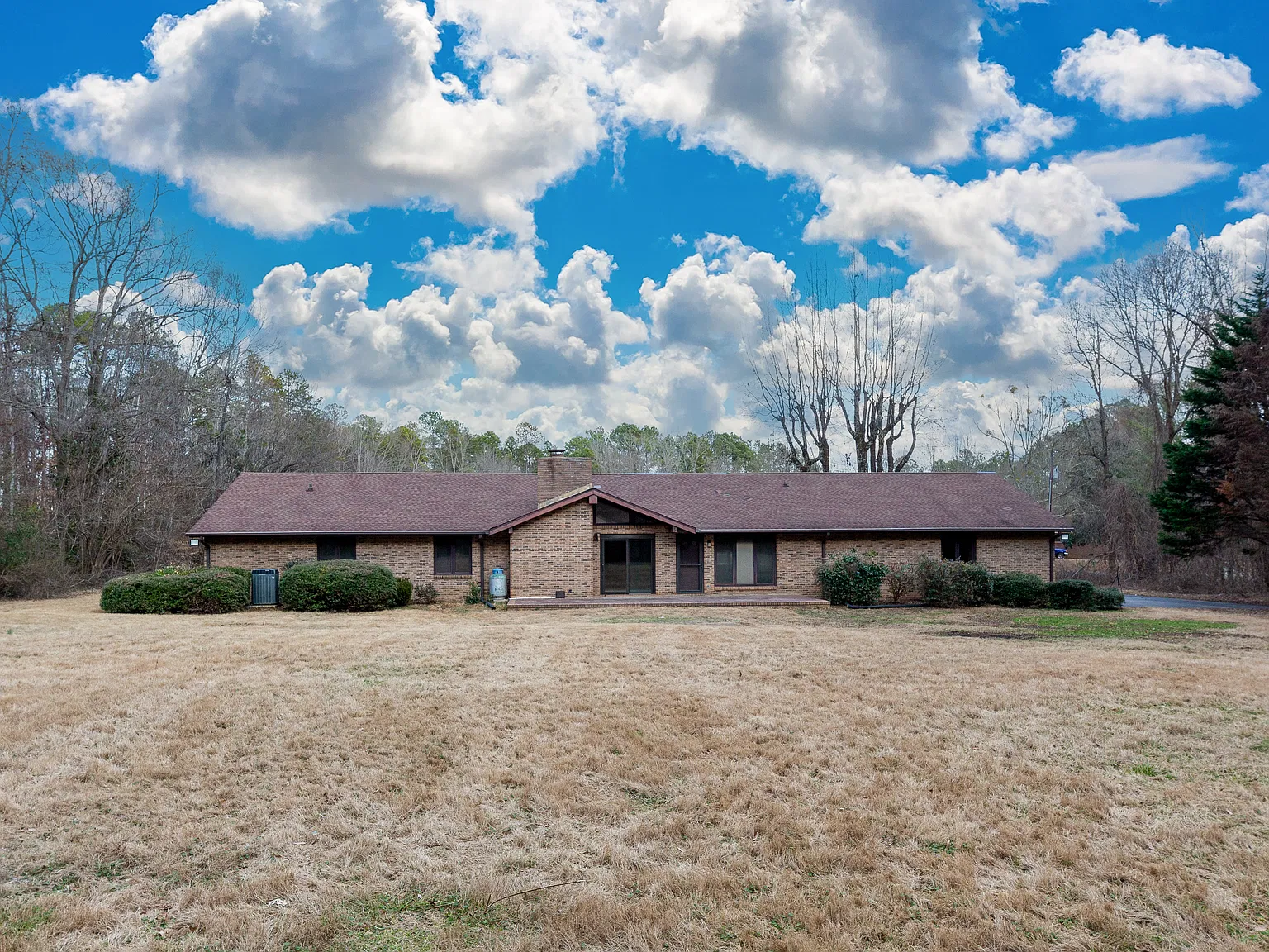 3 bed, 2704 sqft, $2,300 — Photo 1