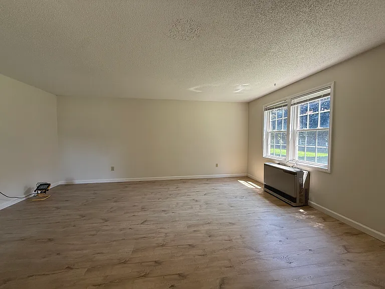23 Twin Oaks Ter — Photo 4