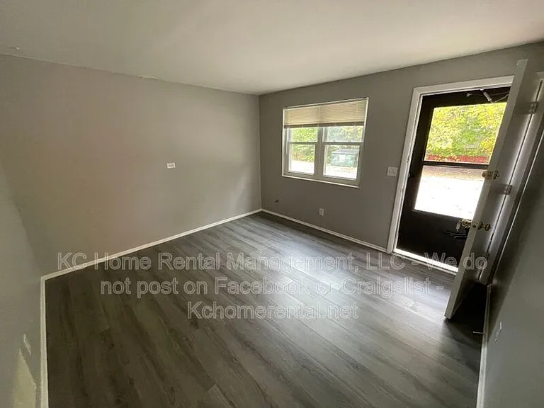 2214 NE 77th St — Photo 4