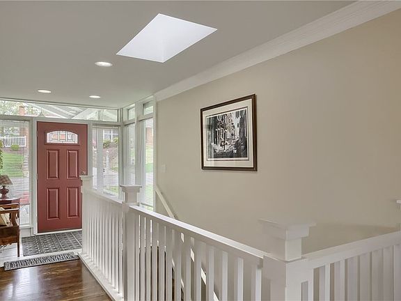 4th image of 23 Red Oak Dr