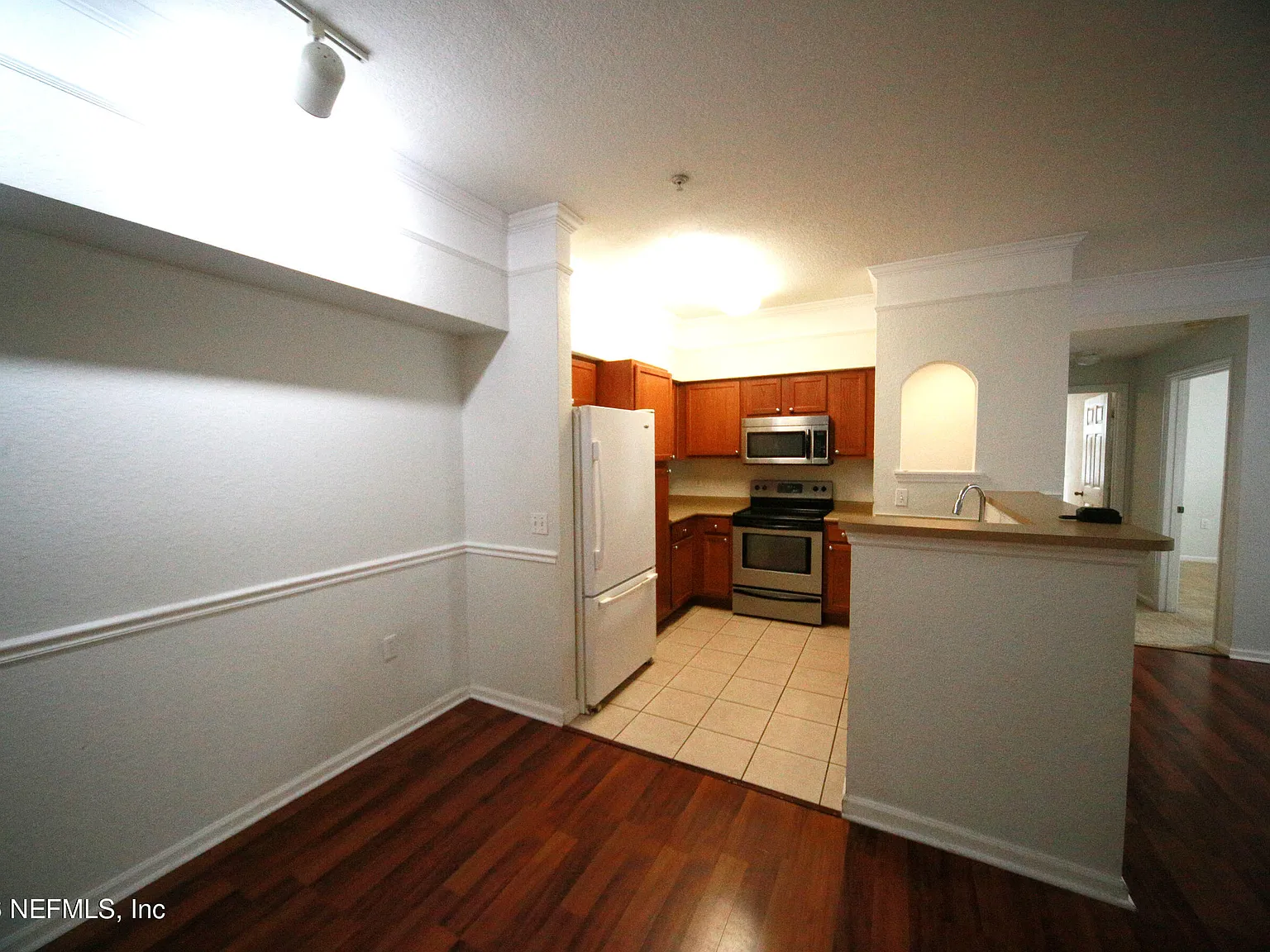 3 bed, 2.0 bath, 1345 sqft, $1,600 — Photo 4