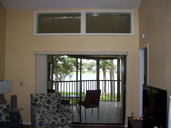 3rd image of 40 Woodlake Pl