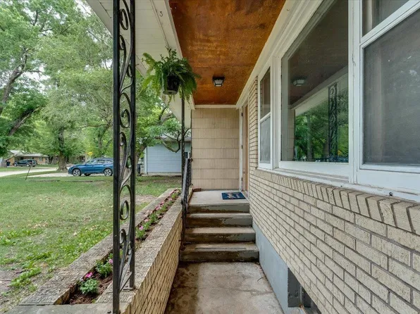 921 W 5th St, Newton, KS 67114