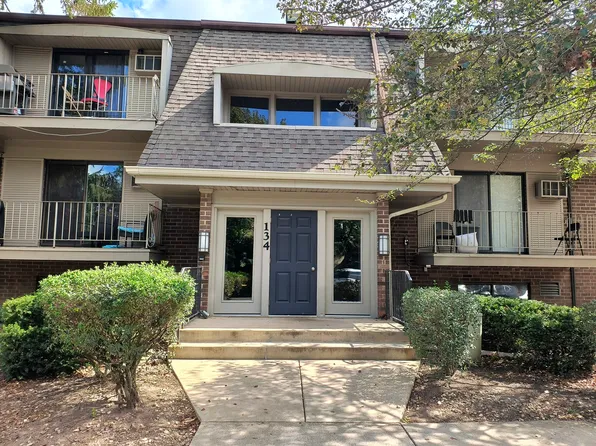 134 E Bailey Rd APT L, Naperville, IL 60565
