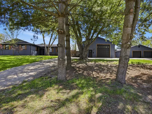 6401 Hickory Blvd, Cedar Rapids, IA 52403