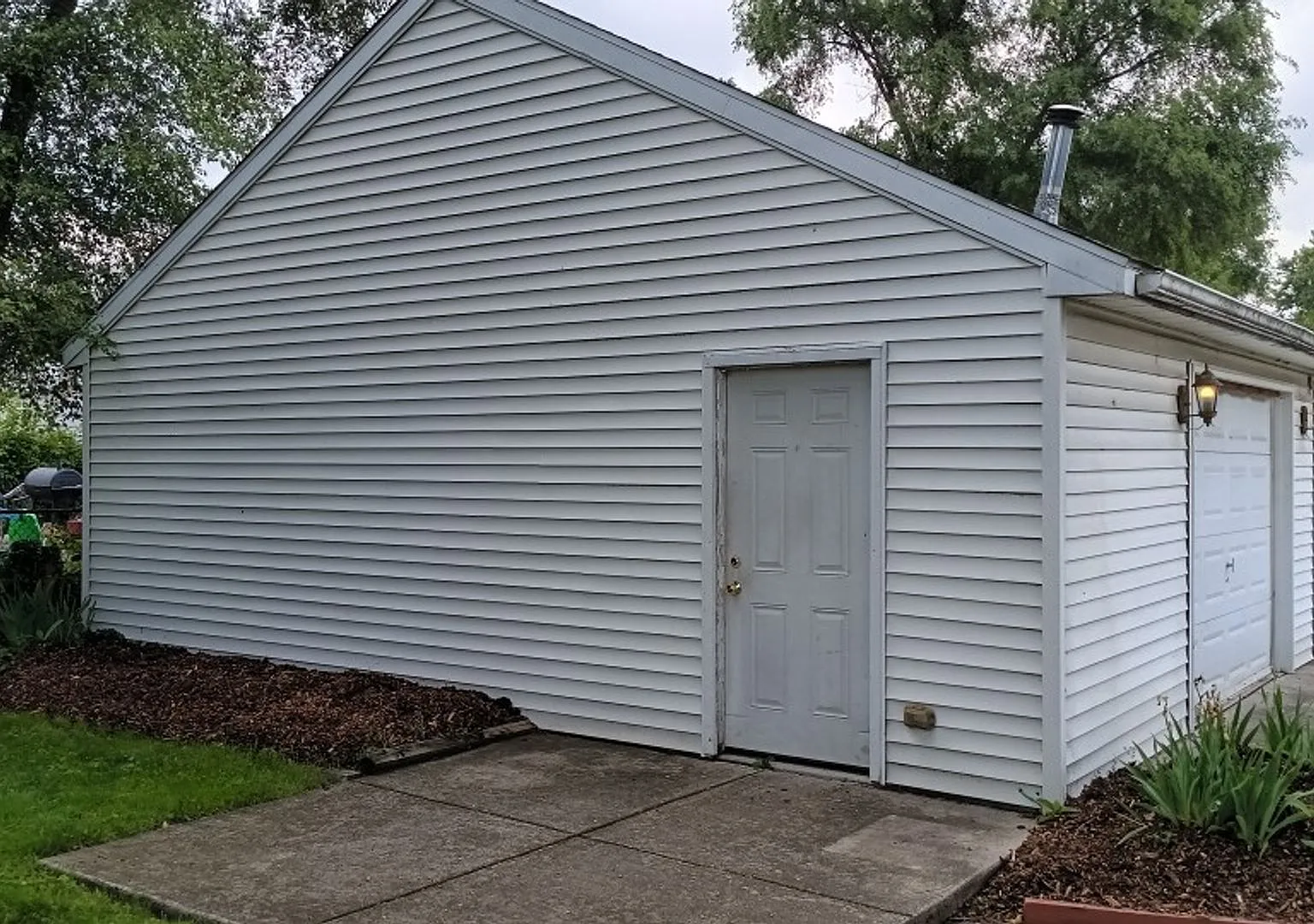 Spacious 3 bedroom 1 Bath in Warren! — Photo 4