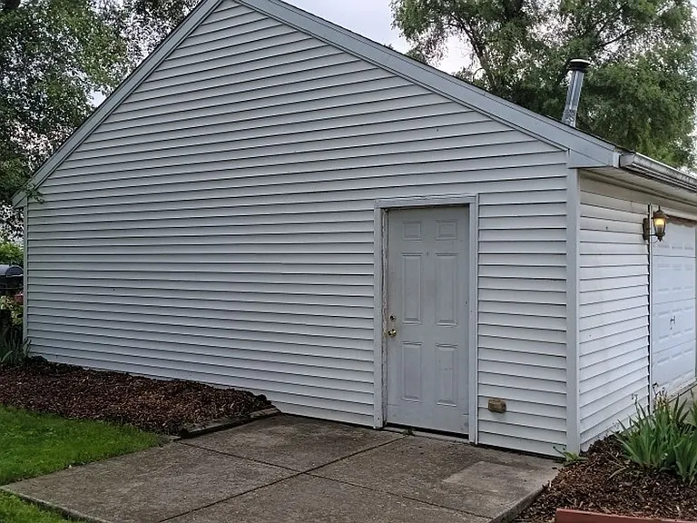 2044 Garrick Ave — Photo 4