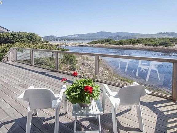 3rd image of 330 Salishan Dr