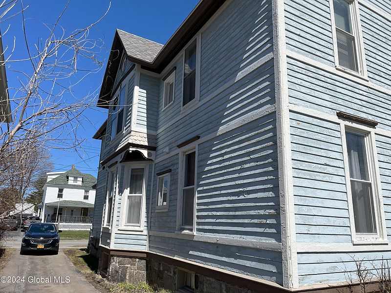 4th image of 224 E Main Street