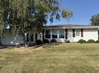 1617 W Acre Dr, Muscatine, IA 52761