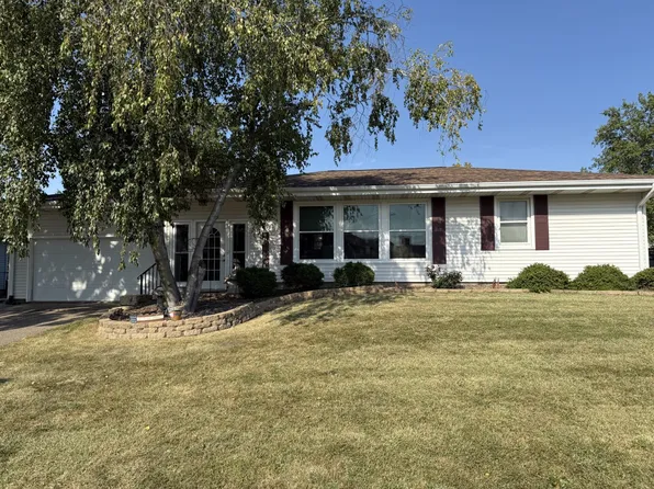 1617 W Acre Dr, Muscatine, IA 52761