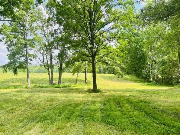 630 Old Stage Rd, Mc Ewen, TN 37101