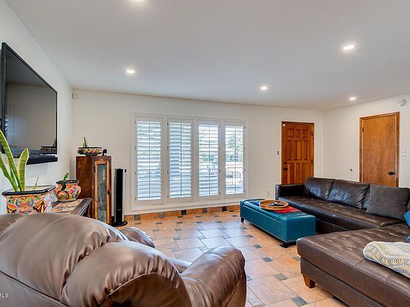 4th image of 3628 E Meadowbrook Ave