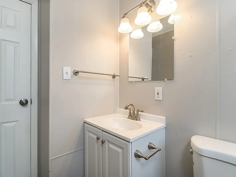 1148877_023_main_bathroom_13497424.jpg