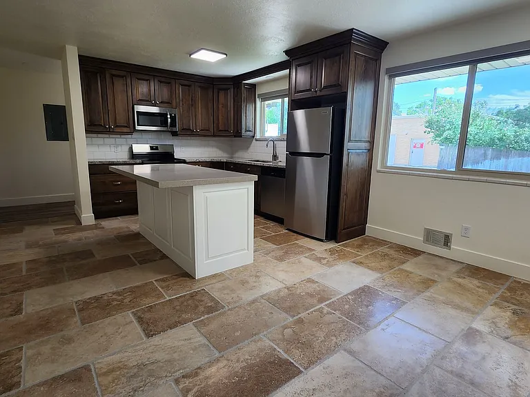 167 W Center St — Photo 22