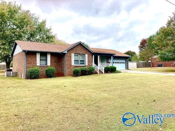 101 Cepha Dr, Hazel Green, AL 35750