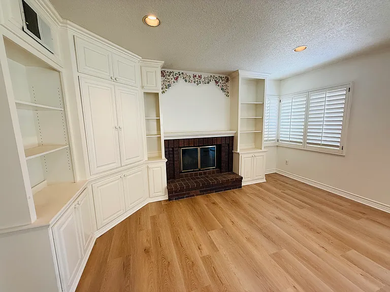1152 Pebblewood Dr — Photo 4