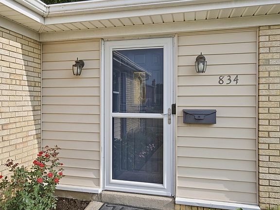 5th image of 834 Holyoke Dr