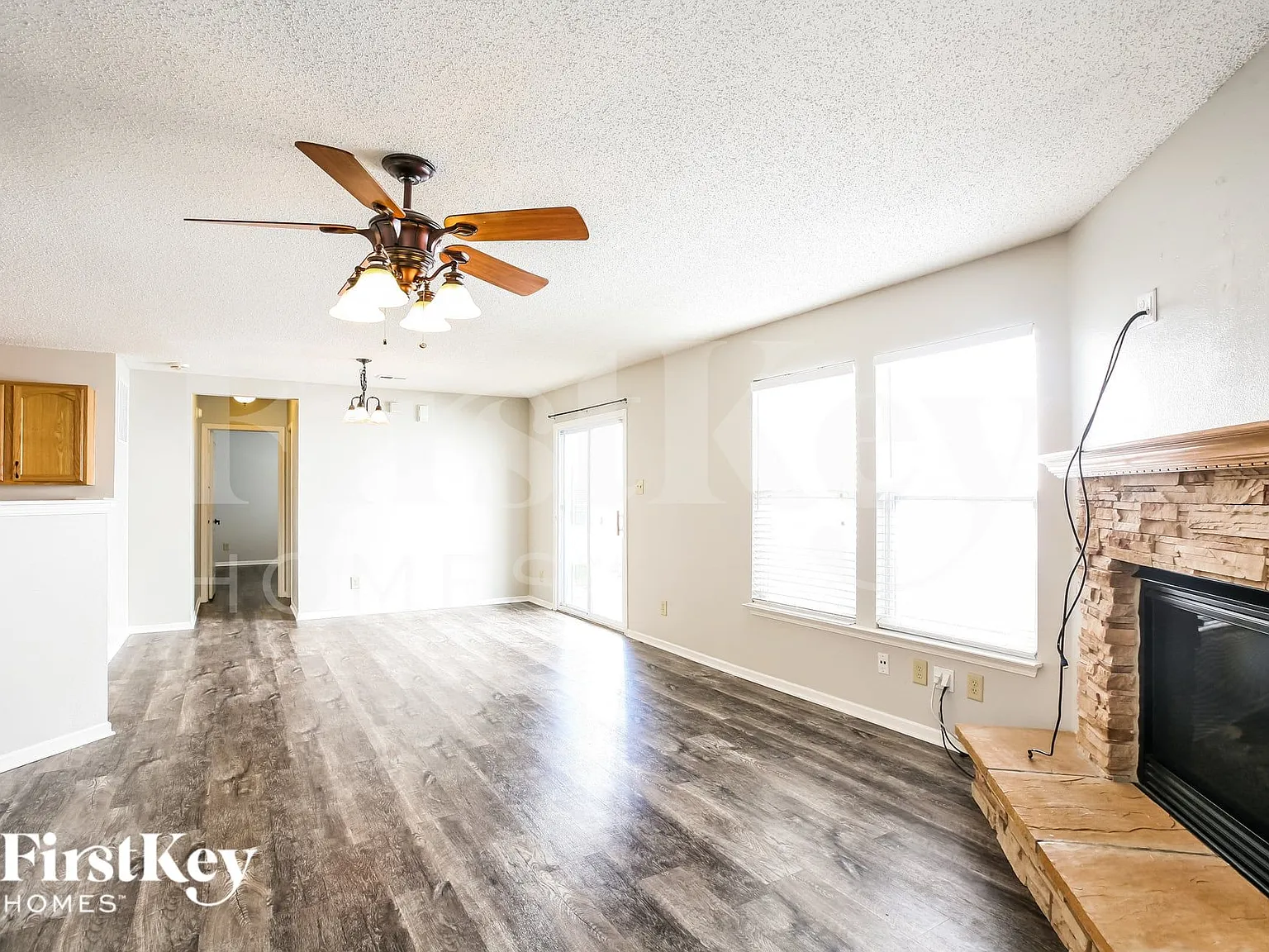 3 bed, 2.0 bath, 1433 sqft, $1,805 — Photo 4