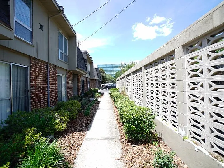 1700 SW 16th Ct #H21 — Photo 9