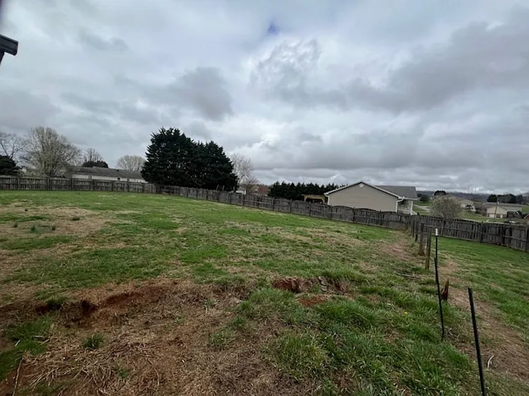 1403 Broadview Cir — Photo 21