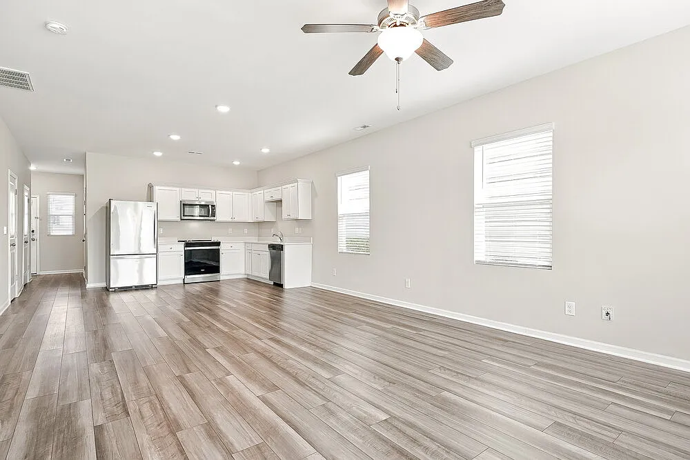 3 bed, 2.5 bath, 1590 sqft, $1,765 — Photo 4