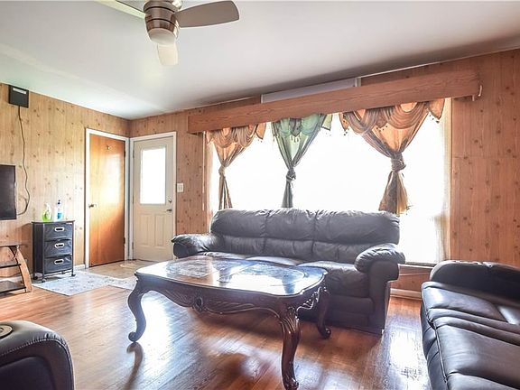 4th image of 1722 Lilac Dr